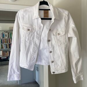 Women’s white jean jacket. Size XS.